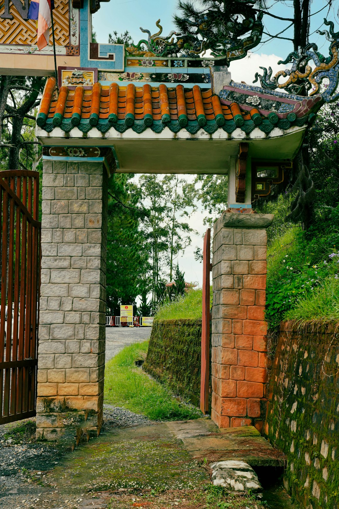 Chiêm bao thấy âm nhạc nhà thờ: Biểu thị sự bình yên, thanh thản và sự kết nối với tâm linh, hãy tìm kiếm sự an ủi và hướng dẫn từ đức tin để vượt qua những khó khăn trong cuộc sống.