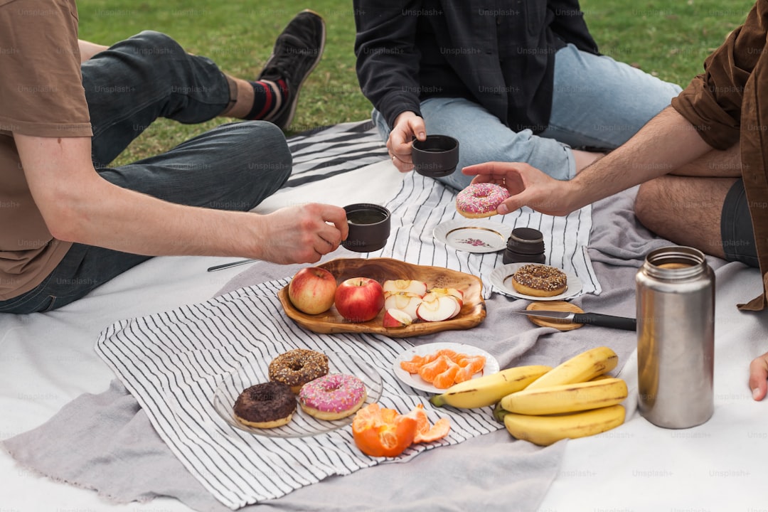 Sổ Mơ: Mơ thấy đi picnic với bạn bè, hãy tìm hiểu ý nghĩa sâu sắc của nó