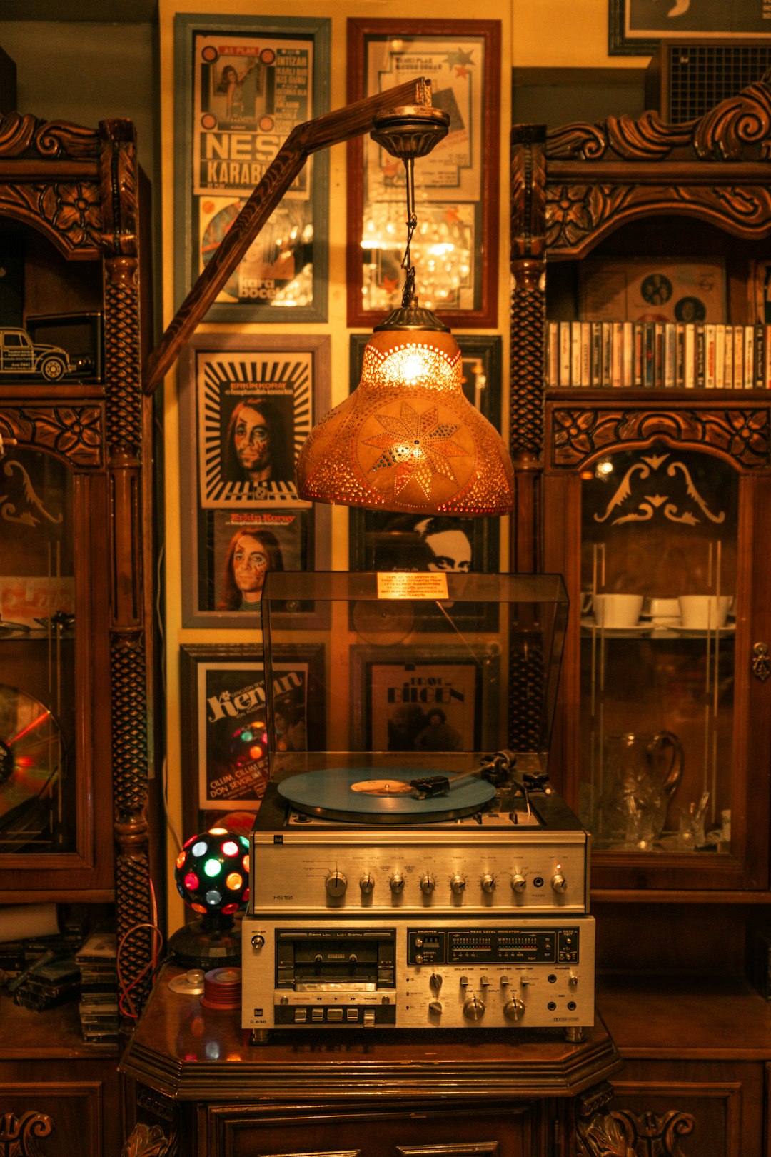 a record player sitting on top of a table next to a lamp