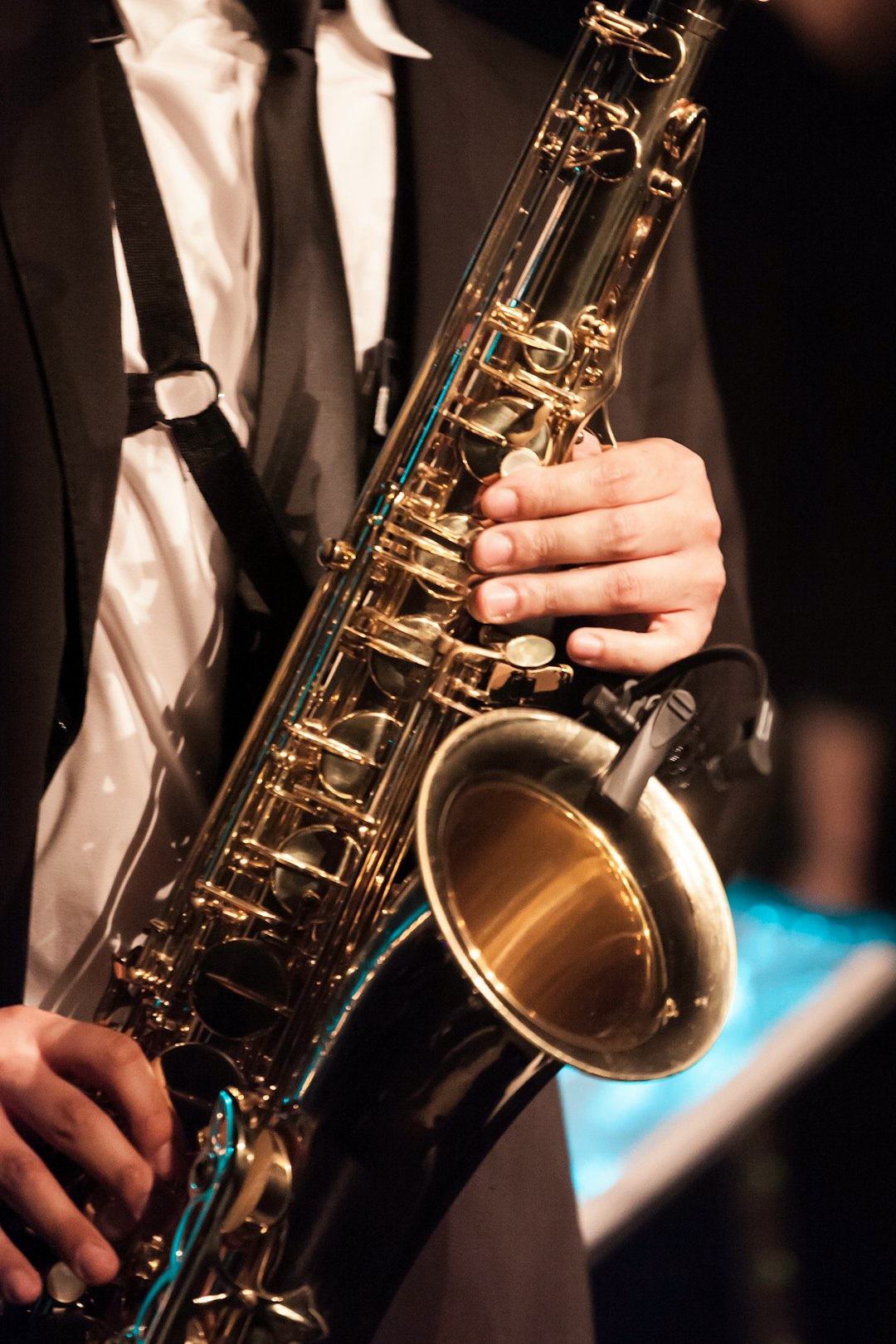 Mơ thấy mình đang thổi saxophone trên sân khấu: Giải mã giấc mơ về sự tự tin, thể hiện bản thân, tài năng và những cơ hội thành công, đừng bỏ lỡ các gợi ý từ sổ mơ lô đề